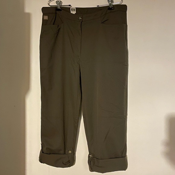 Tilley Endurables dark khaki trousers convert to cropped - Picture 3 of 7